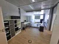 Büro 4 mit Glastrennung