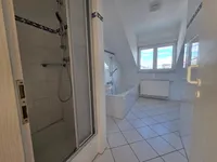 Bad mit Dusche+Wanne