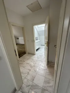 Separater Flur Eltern-Schlafzimmer und Bad