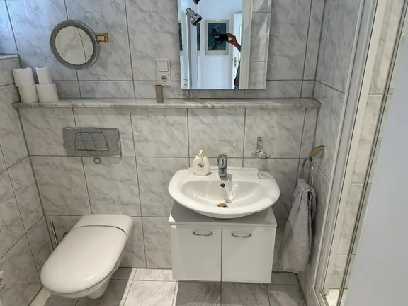 Gäste-Dusch-WC