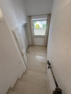 Wohnungseingangsbereich / Eigener Fahrstuhl