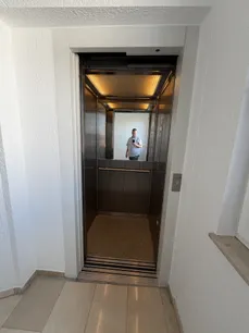 Eigener Fahrstuhl ins DG