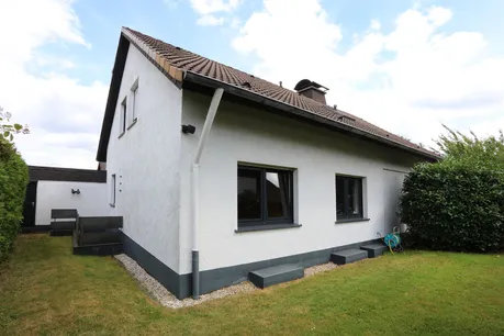 Hausansicht / Garage hinten