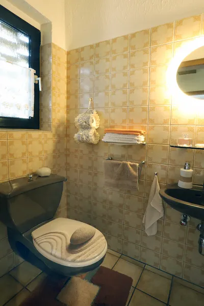 Gäste-WC mit Fenster