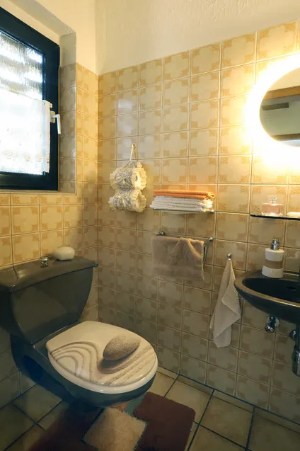 Gäste-WC mit Fenster