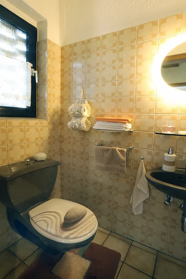 Gäste-WC mit Fenster