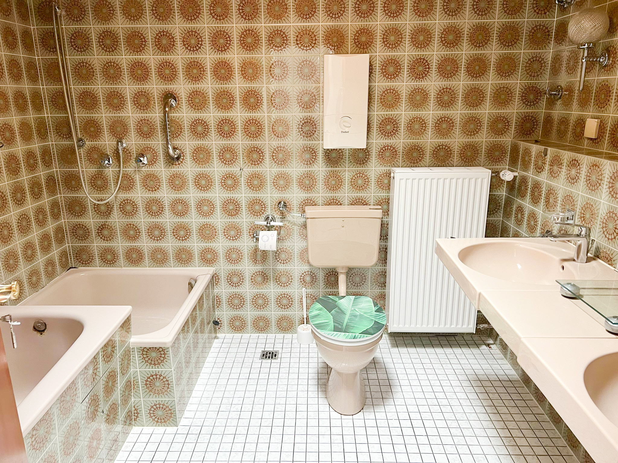 Wannen- Duschbad 1. OG