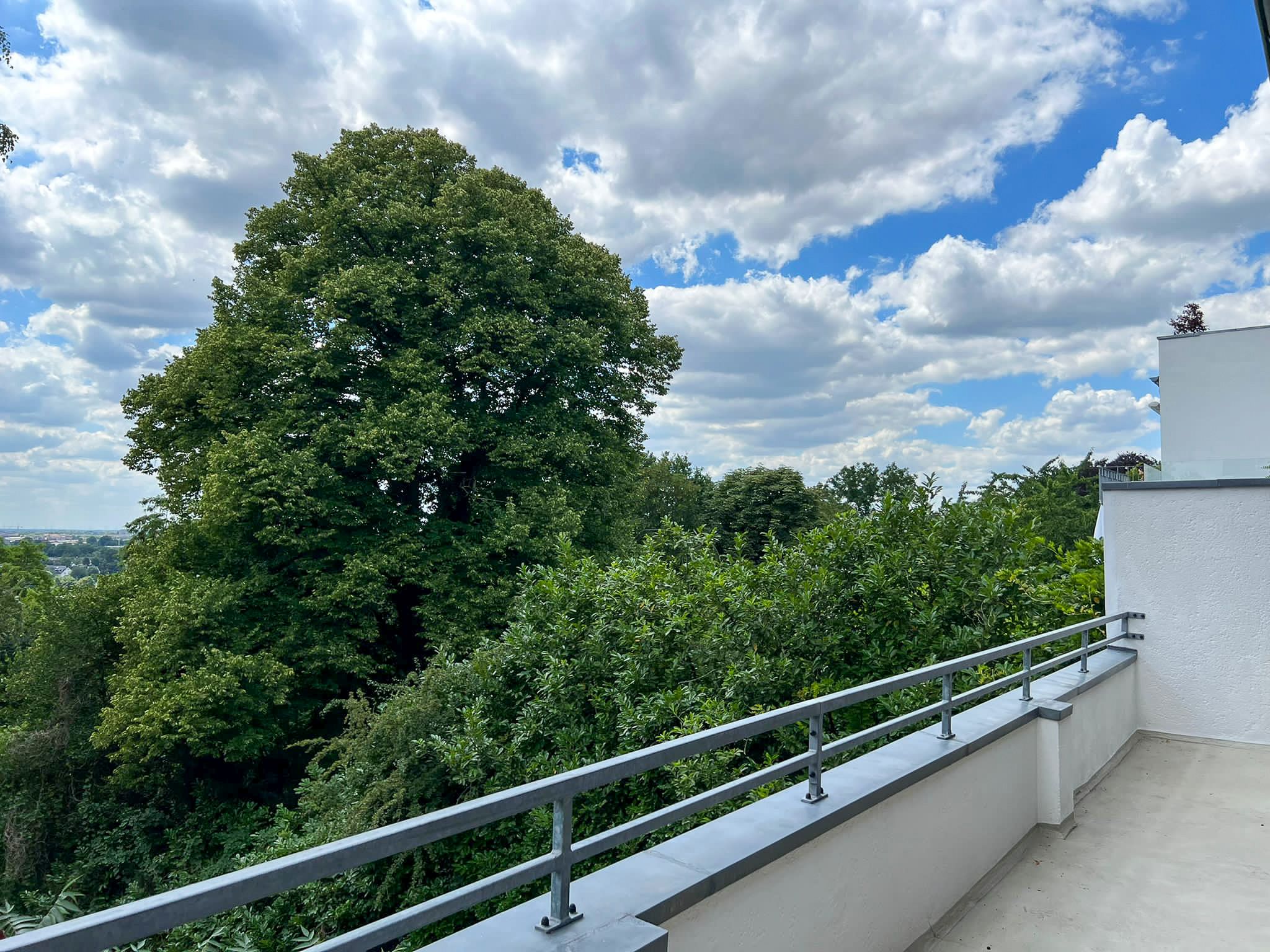 Balkon 1. OG nach rechts