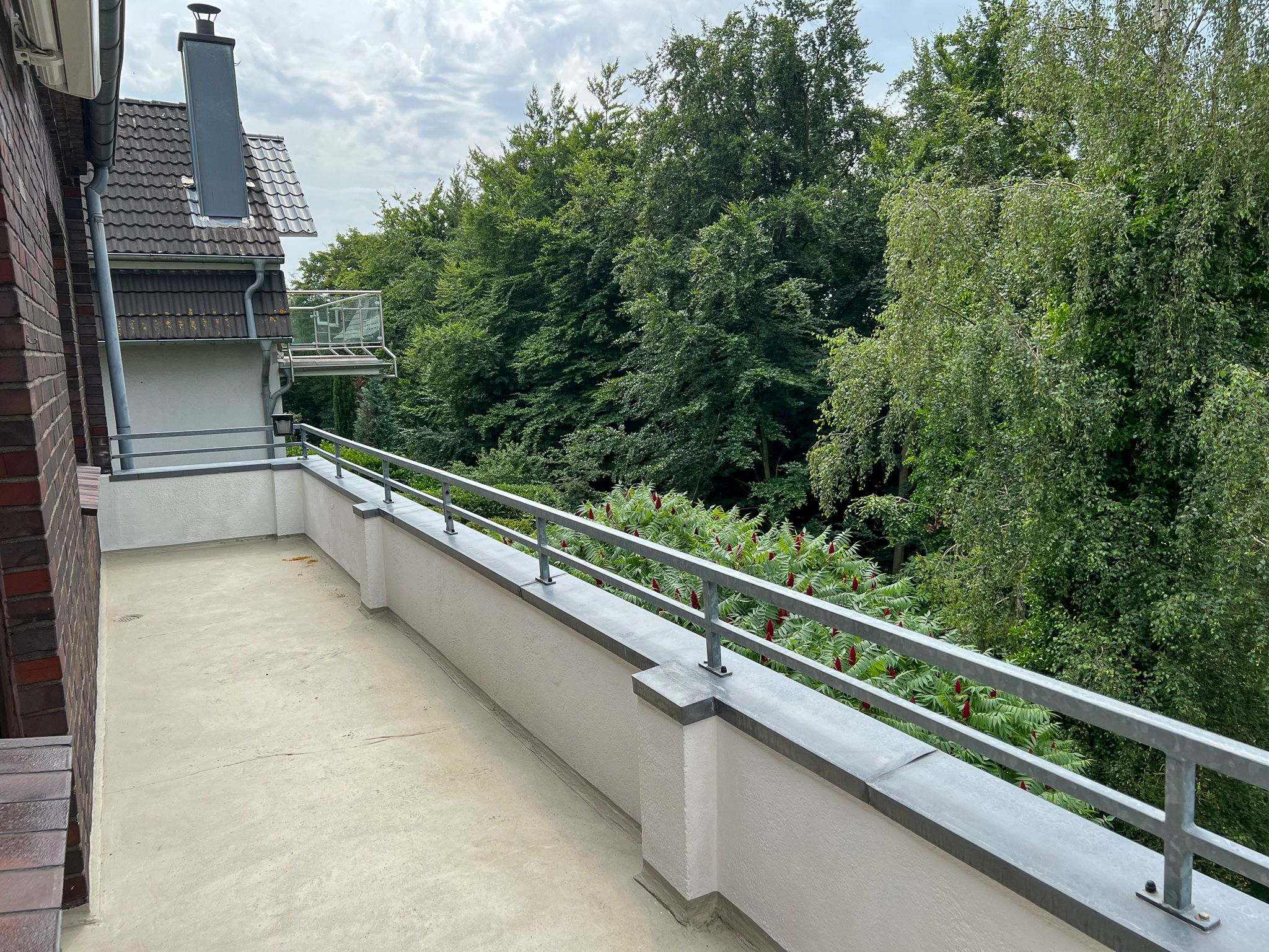 Balkon 1. OG nach links