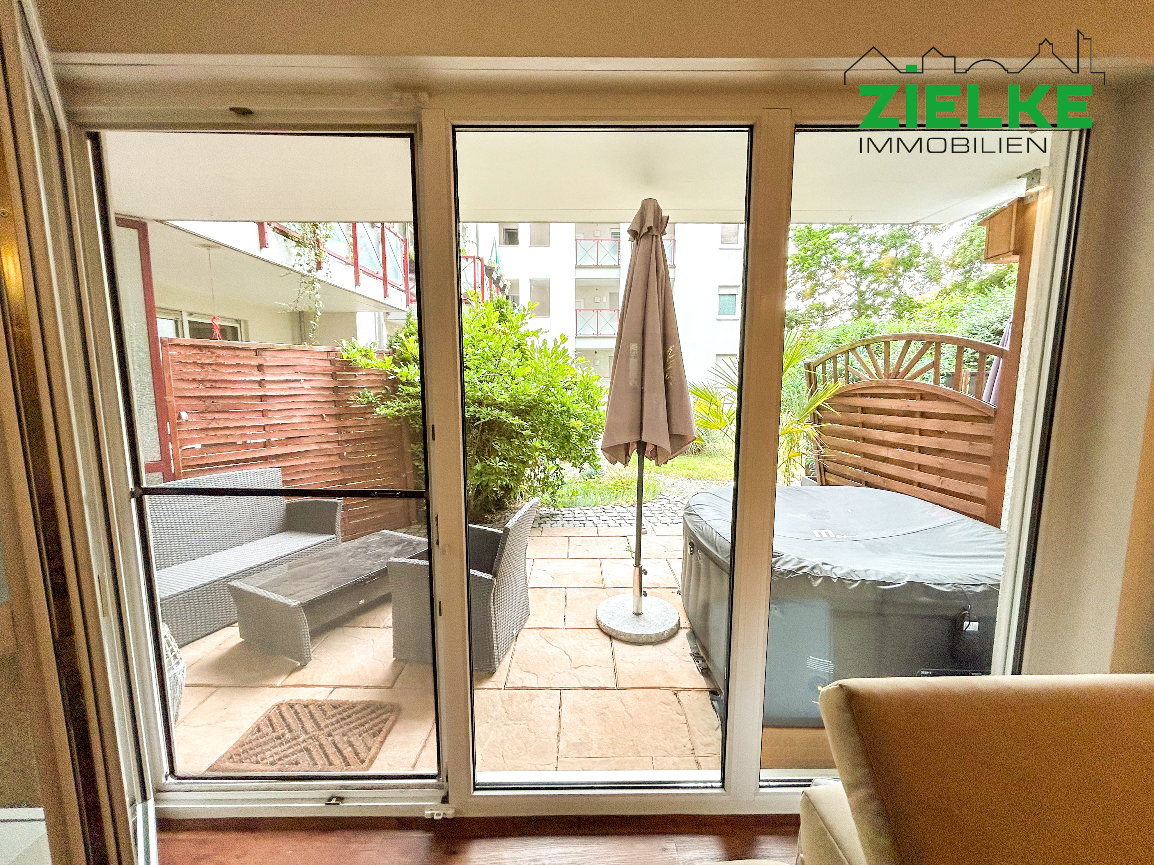 Blick zu Terrasse