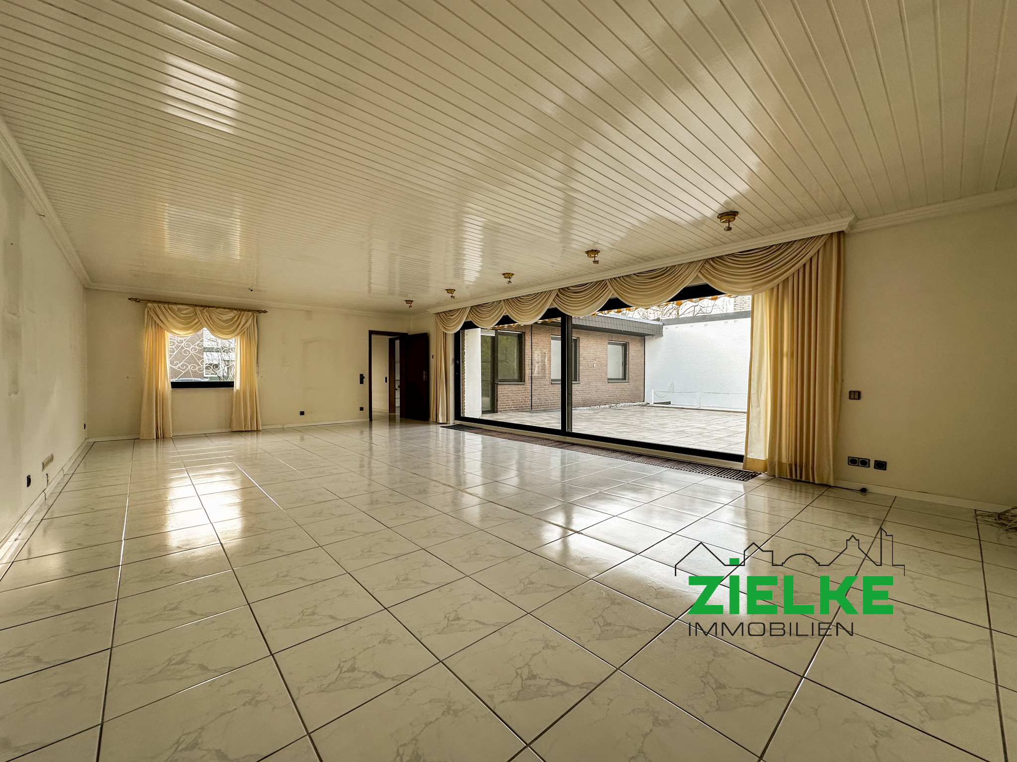 Wohn/ Esszimmer (2)