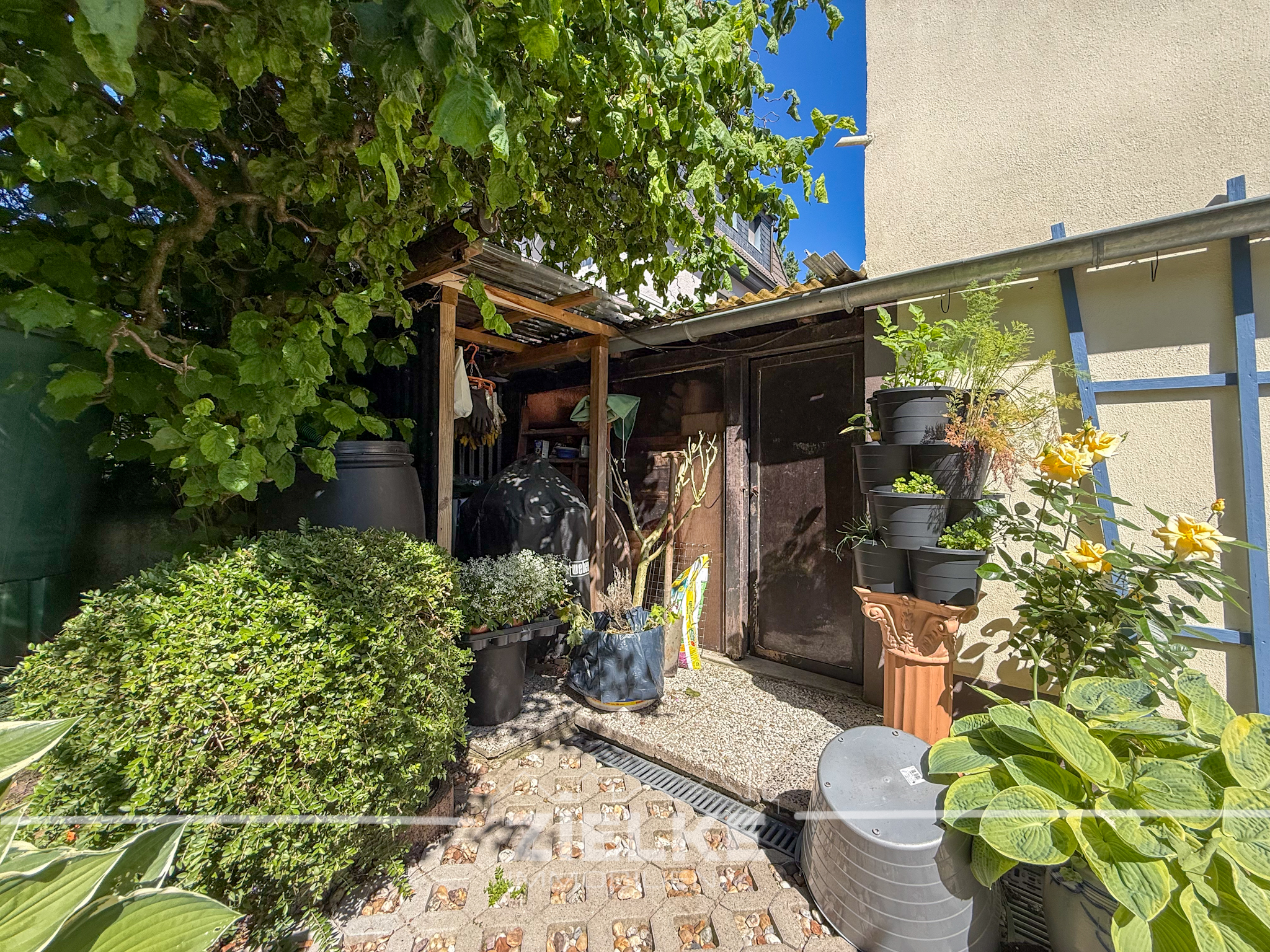 Zugang zu Gartenschuppen