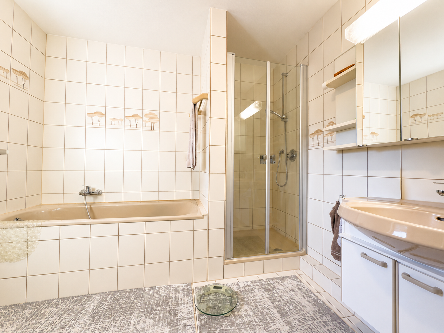 Dusche- und Wannenbad
