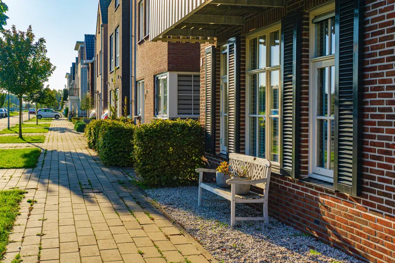 Zwei Helle Neubauwohnungen mit drei Zimmern und Balkon