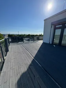Terrasse an Schlafraum