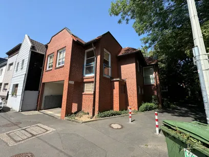 Hausansicht Tiefgarageneinfahrt