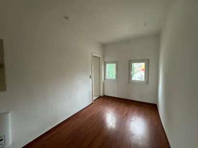 vermietete DG Wohnung Garderobe 