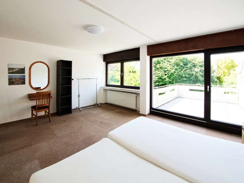 Schlafzimmer mit Balkon