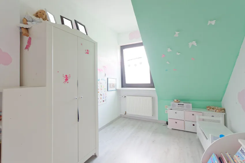 kleineres Kinderzimmer rechte DHH