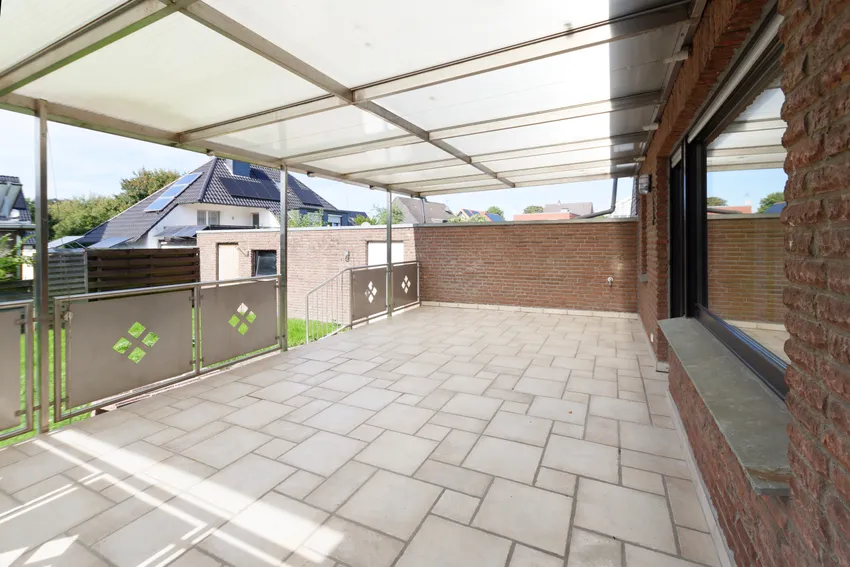 Überdachte Terrasse, rechte DHH