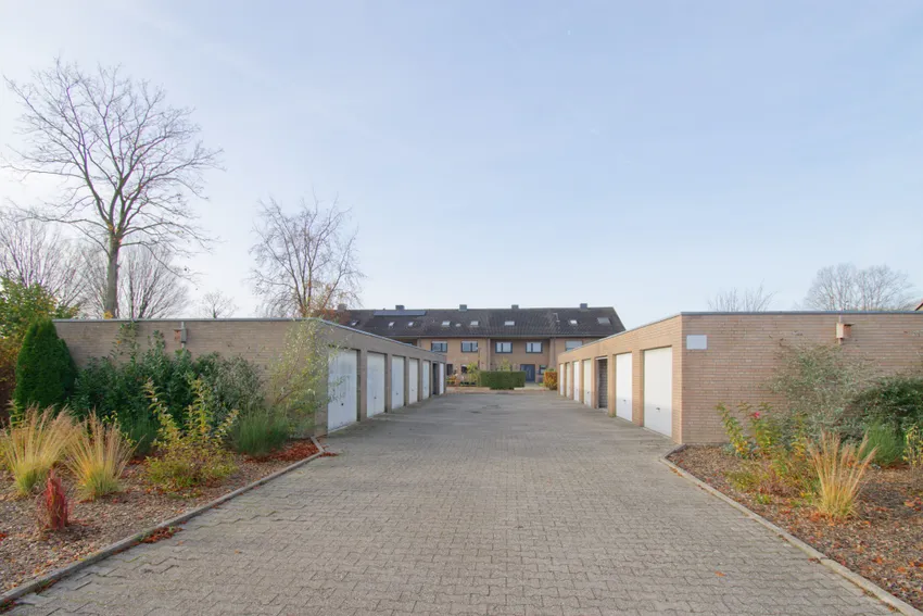 Garagenhof vor dem Haus