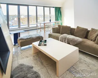 Großzügige, lichtdurchflutete 4 Zimmer Wohnung mit Kamin und Terrasse in Alsternähe