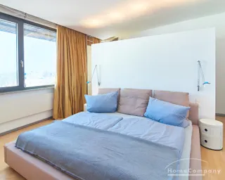 Großzügige, lichtdurchflutete 4 Zimmer Wohnung mit Kamin und Terrasse in Alsternähe