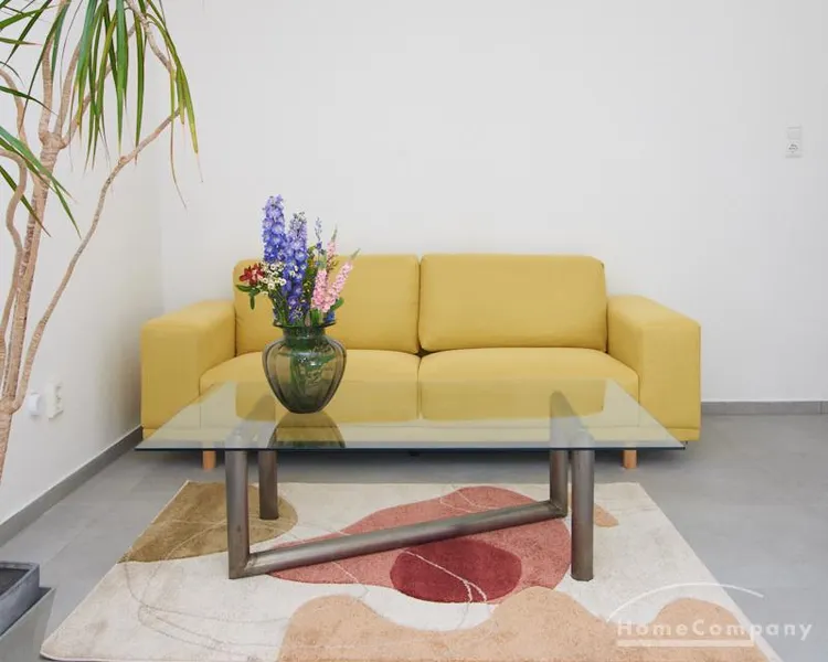 Helle, neu sanierte 3-Zimmer-Altbauwohnung mit Balkon und Blick ins Grüne in Hamburg-Niendorf
