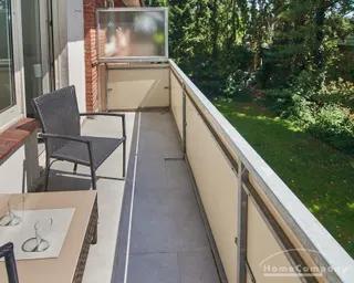 Helle, neu sanierte 3-Zimmer-Altbauwohnung mit Balkon und Blick ins Grüne in Hamburg-Niendorf