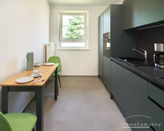 Helle, neu sanierte 3-Zimmer-Altbauwohnung mit Balkon und Blick ins Grüne in Hamburg-Niendorf
