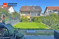 Terrasse und Grünfläche