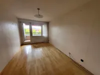 Schlafzimmer mit Zugang zur Loggia