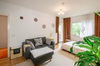 Kinderzimmer mit Balkonzugang