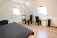 Spitzboden großes Zimmer