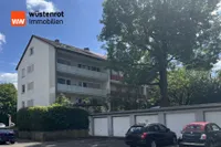 Aussenaufnahme mit Garagen