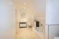 DG Wohnung 1 - Badezimmer - KI generiert (Möbel/ Einrichtung mit KI entfernt)