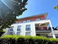 Haus mit Balkonen