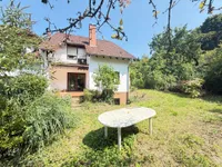 Hausrückseite Terrasse und Garten