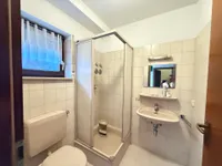 KG: Einliegerwohnung, Duschbad