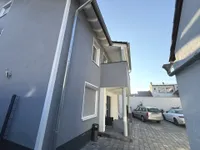 Innenhof mit Stellplätzen