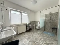 EG: Badezimmer 2 mit Dusche