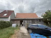 Rückansicht mit Scheune und Garten 