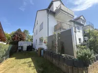 Garten mit Garage