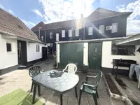 Innenhof mit Schuppen