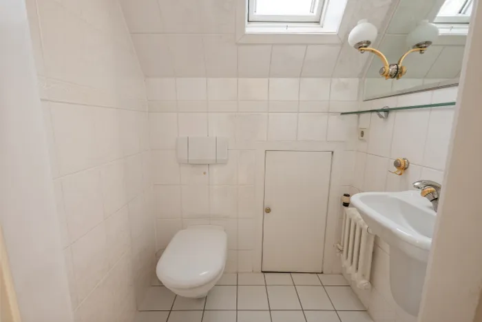 Tageslicht-WC-Raum 