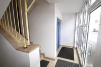 Treppenhaus / Fahrstuhl im EG