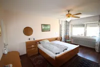 Zimmer II mit Loggia im OG