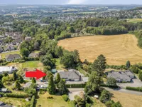 Drohnenaufnahme aus nördlicher Perspektive mit Fernsicht Richtung Sauerland