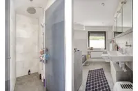 Stilvolles Tageslichtbad mit Walk-in-Dusche, Badewanne und Blick ins Grüne