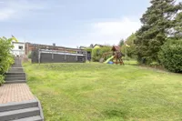 Gartenansicht mit terrassenförmig angelegter Treppenanlage